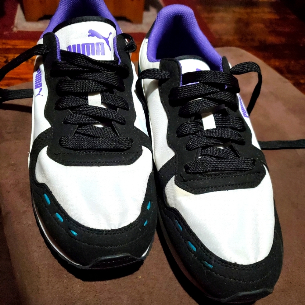 Women sneakers. Size 9 but runs a big larger more like a 91/2